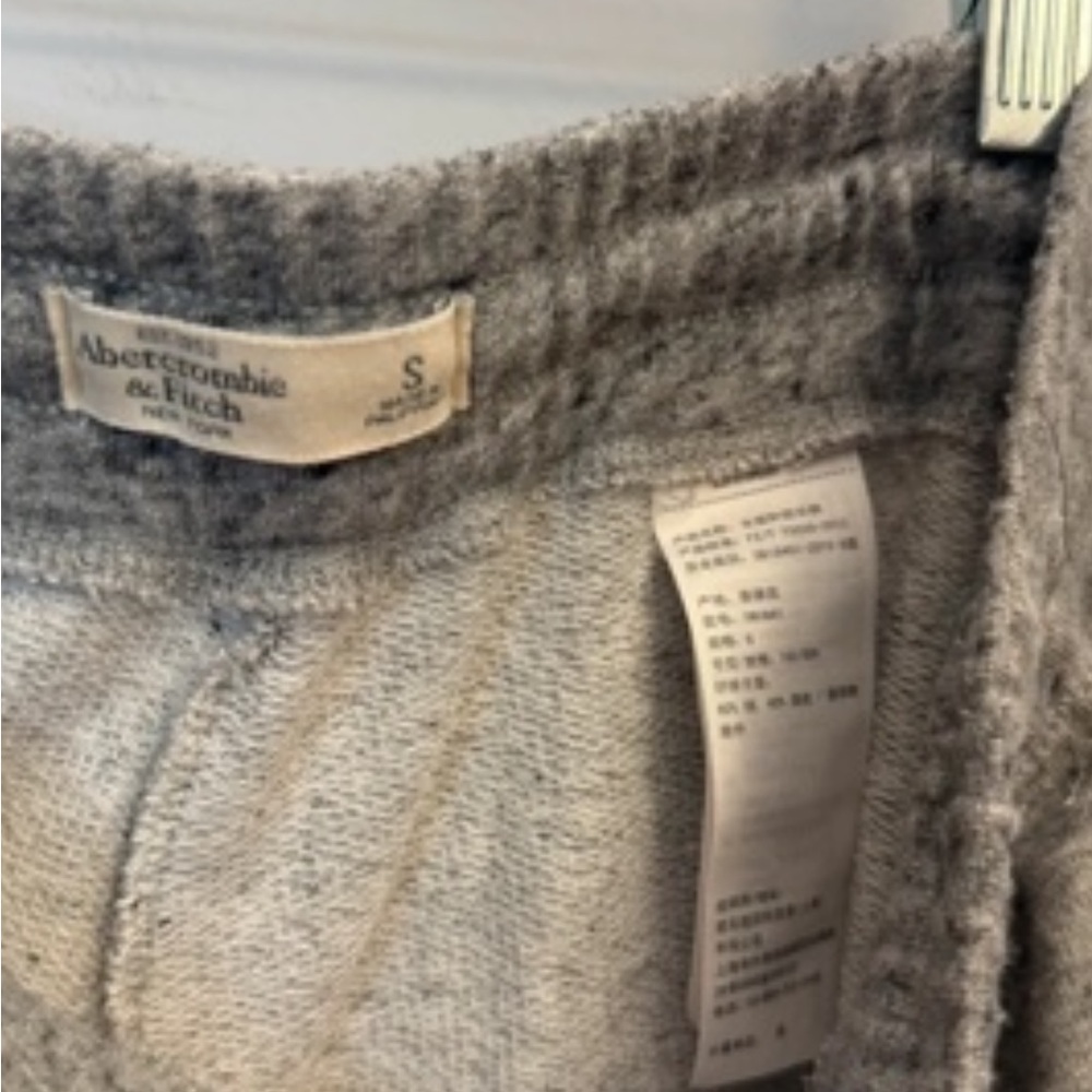 Abercrombie & Fitch Heather Gray Drawstring Athletic Shorts - Picture 4 of 5